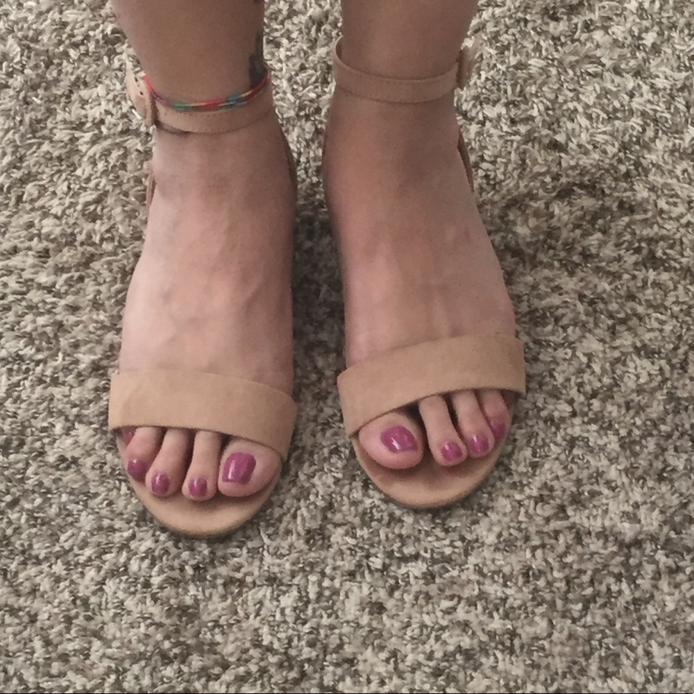 ⭐️SALE⭐️Nude Flat Sandals